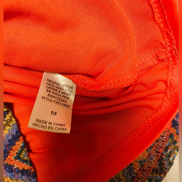 HOT AND DELICIOUS ORANGE DRESS. open sleeves with buttons details Size Medium. - Picture 3 of 9